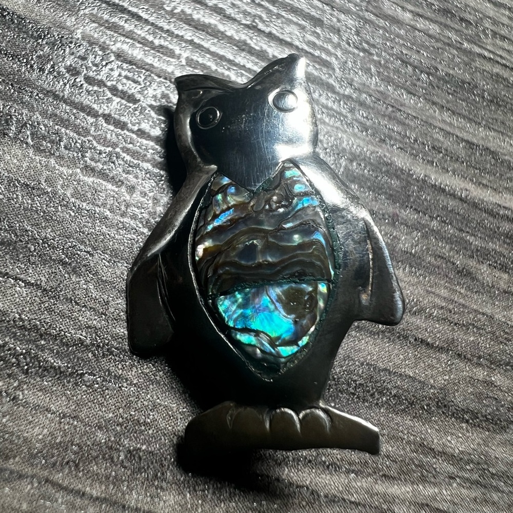 Cute Mexican sterling owel pin with abalone inaly